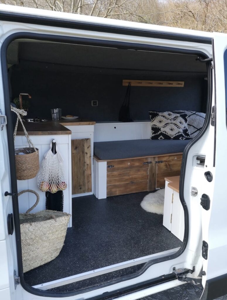 Renault trafic camper conversion hot sale diy