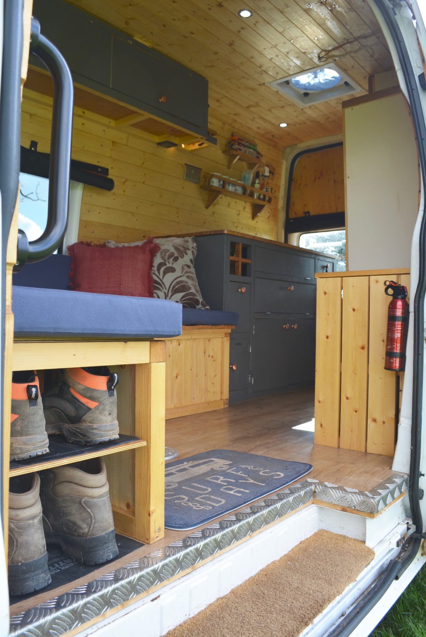 Humphrey a great getaway camper *DEPOSIT TAKEN* | Quirky Campers