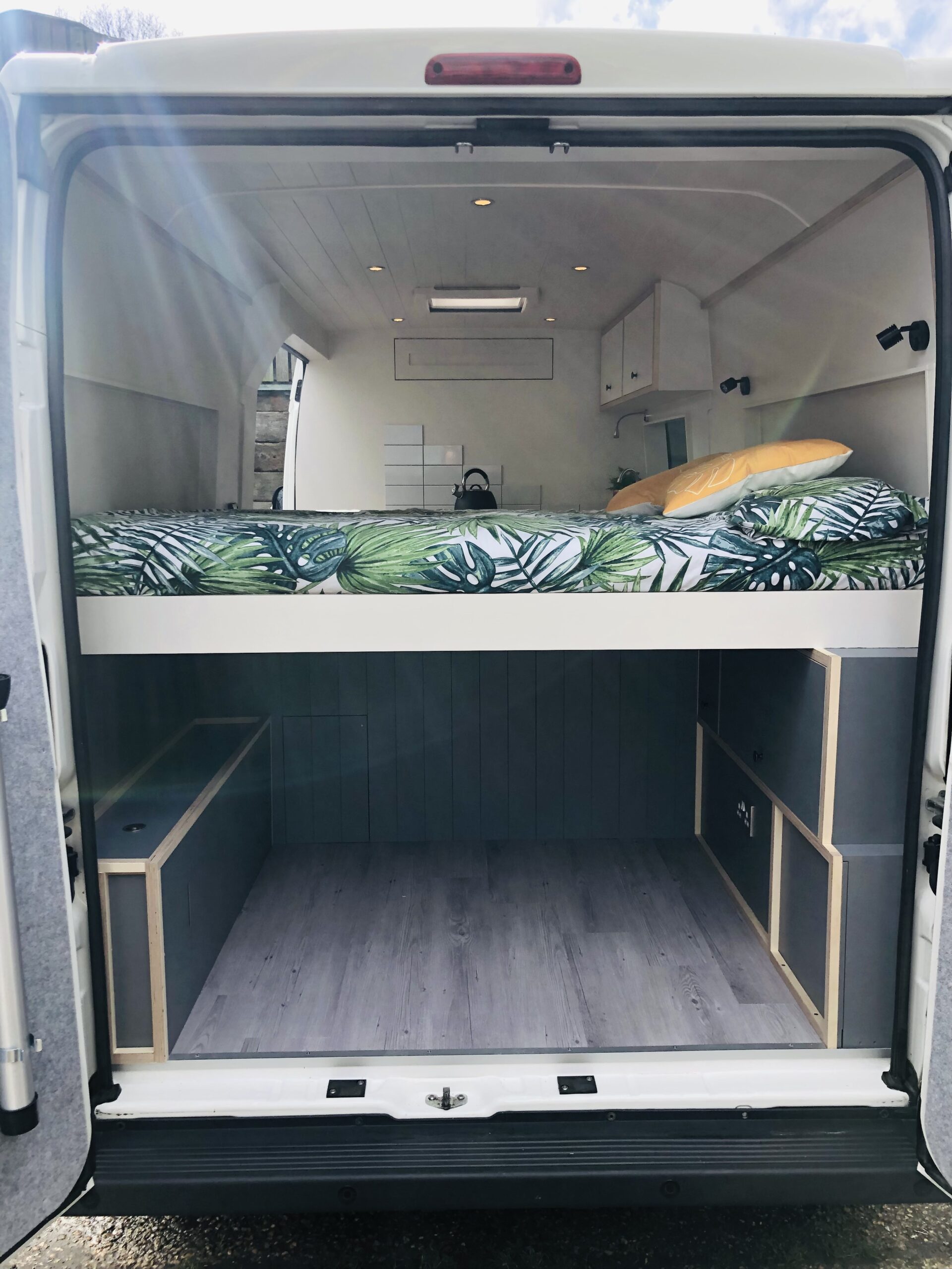 Stunning Bespoke 3 Berth 2017 Peugeot Boxer MWB (L3H2) Euro 6 ULEZ ...