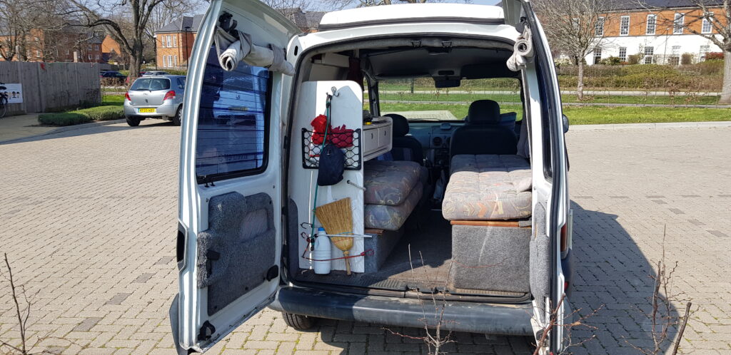 Based on Renault Kangoo, this micro camper with inflatable roof