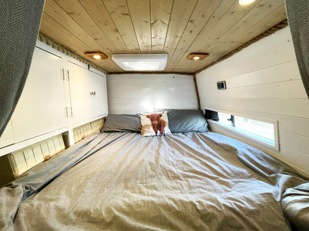 Ultimate Off-grid Campervan w/ Bathroom & Garage // LWB Crafter 08 ...