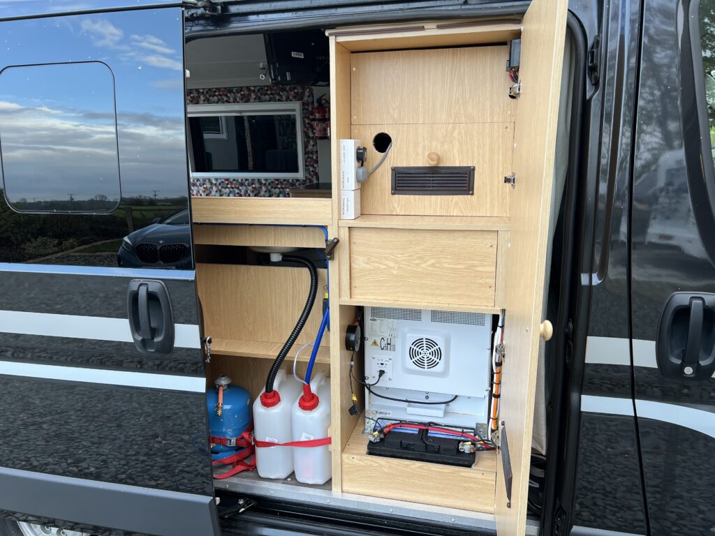 (REDUCED) Off grid, extremely low mileage panel van | Quirky Campers