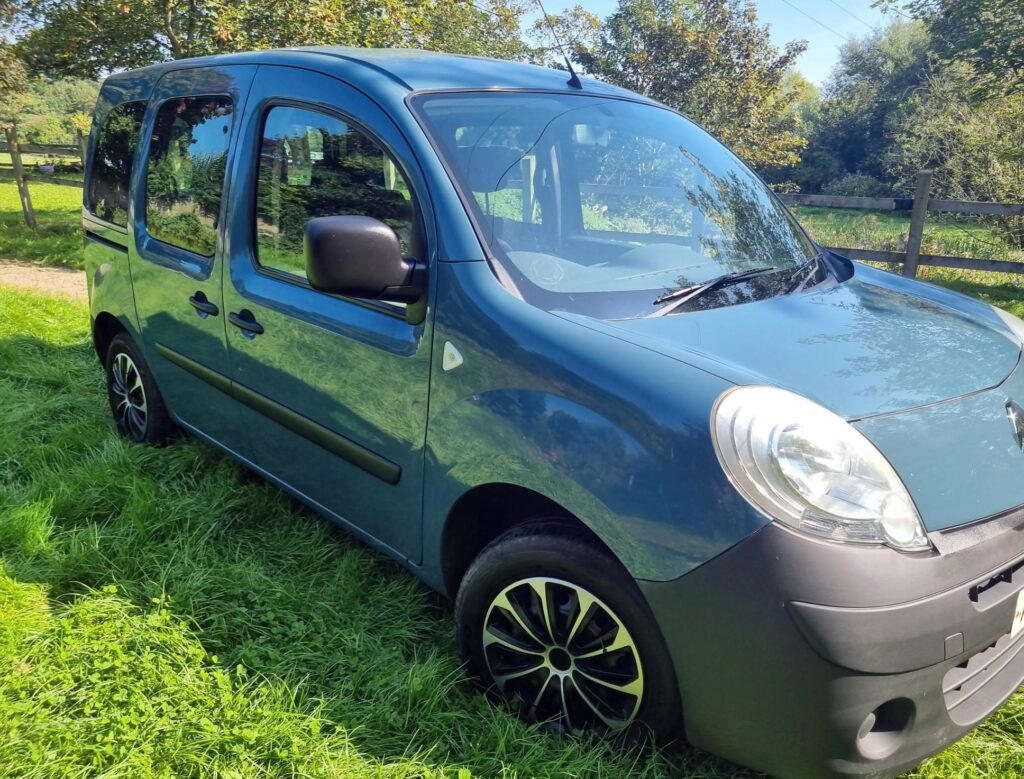 Explore the Versatile Renault Kangoo Campervan