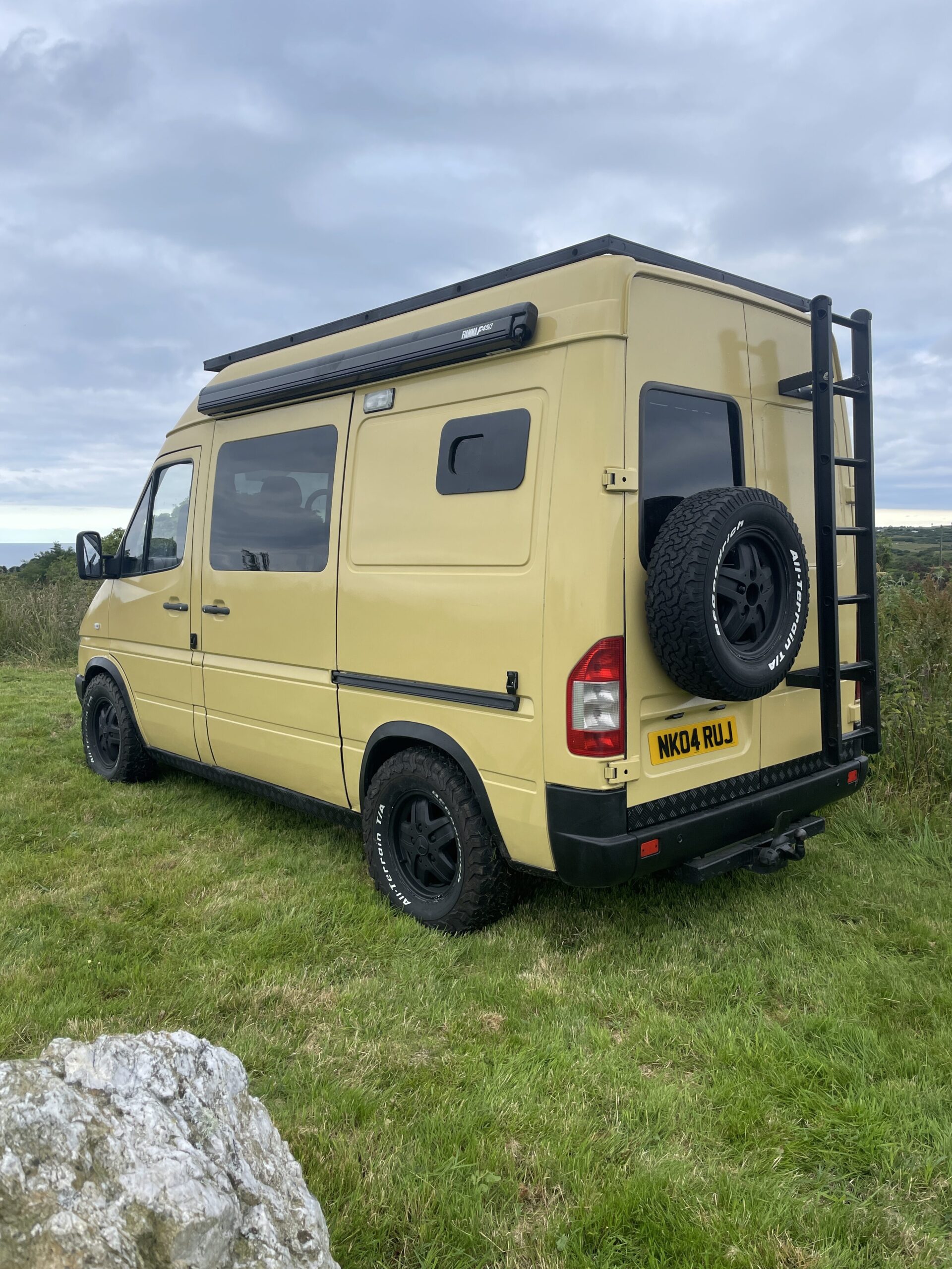 Beautifully crafted off grid, Rare size, SWB, Mercedes Sprinter ...