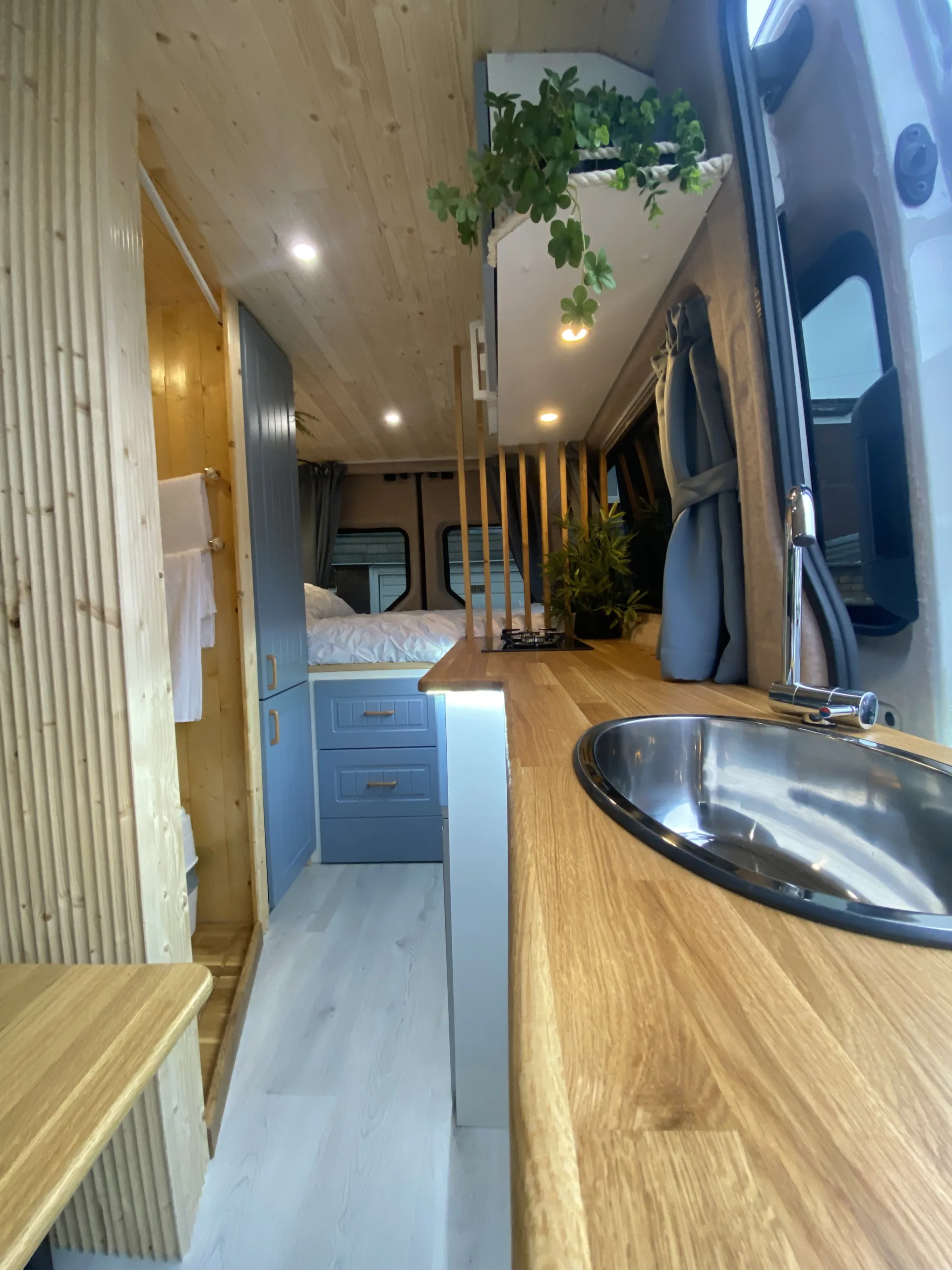 BRAND NEW CONVERSION professionally fitted TOTALLY OFF GRID HOME AWAY ...
